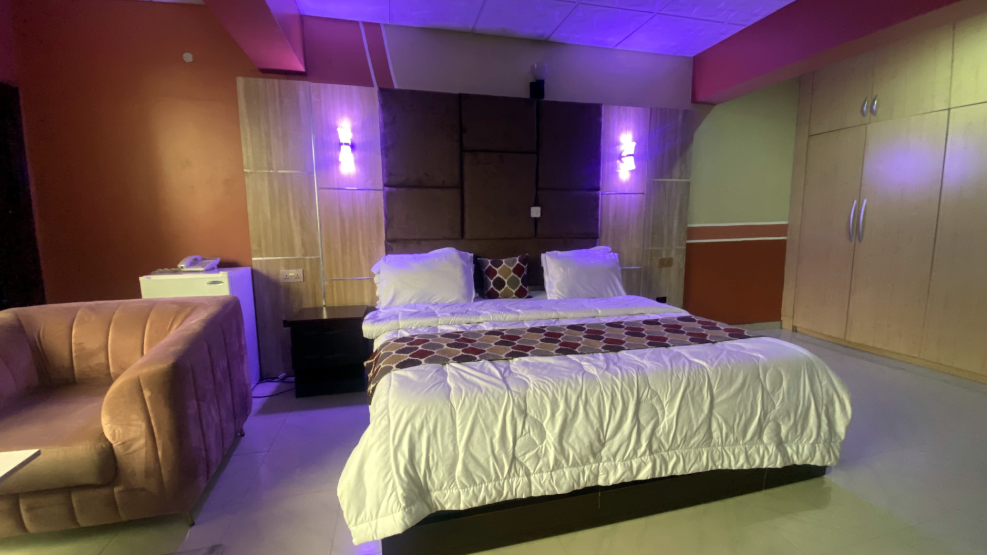 Guest room — warm bedside view