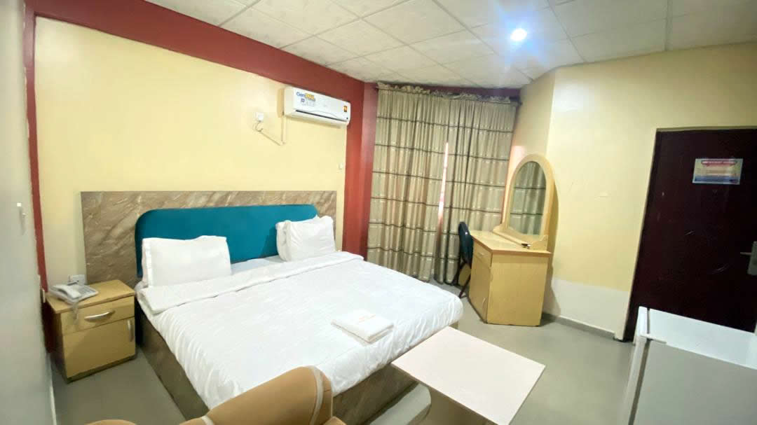 Delux Room — bedroom and sitting area