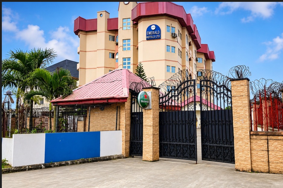 Gated entrance and secured forecourt