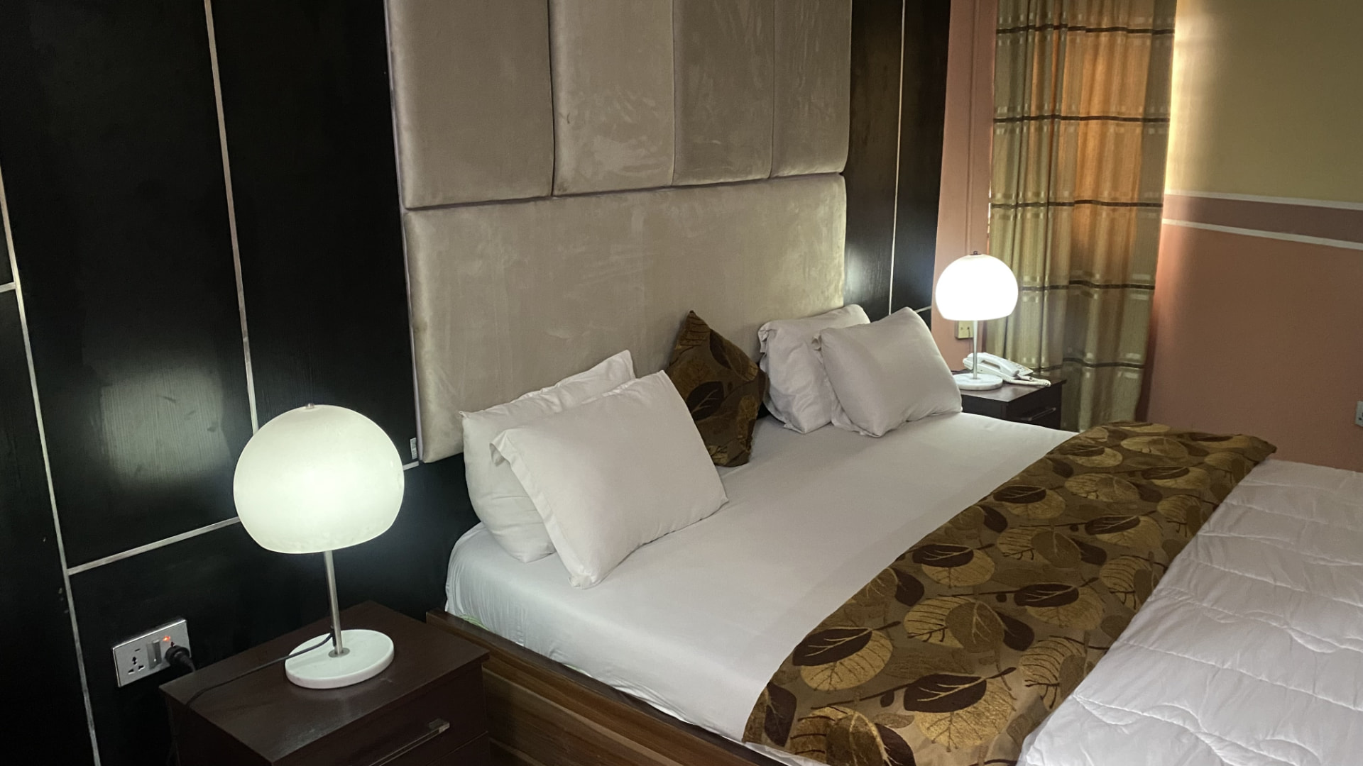 Guest room — close bedside view